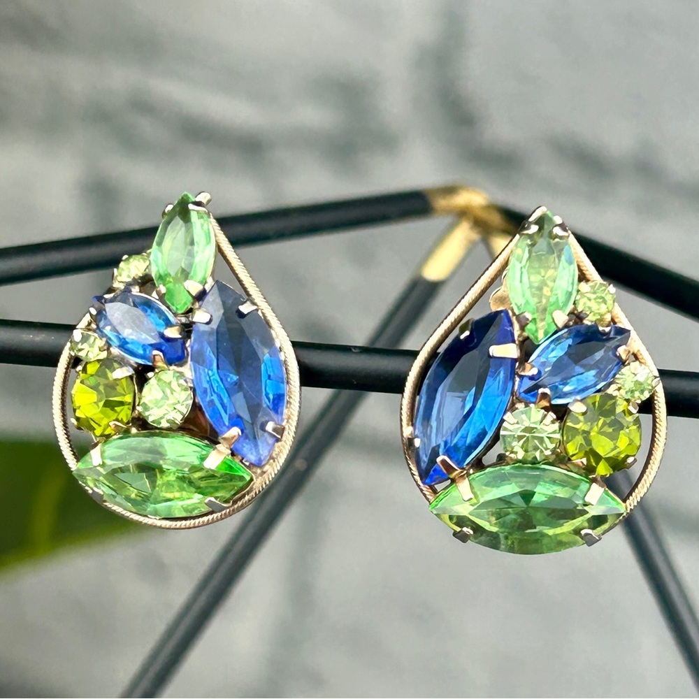 VINTAGE Weiss Blue Green Rhinestone Teardrop Earrings